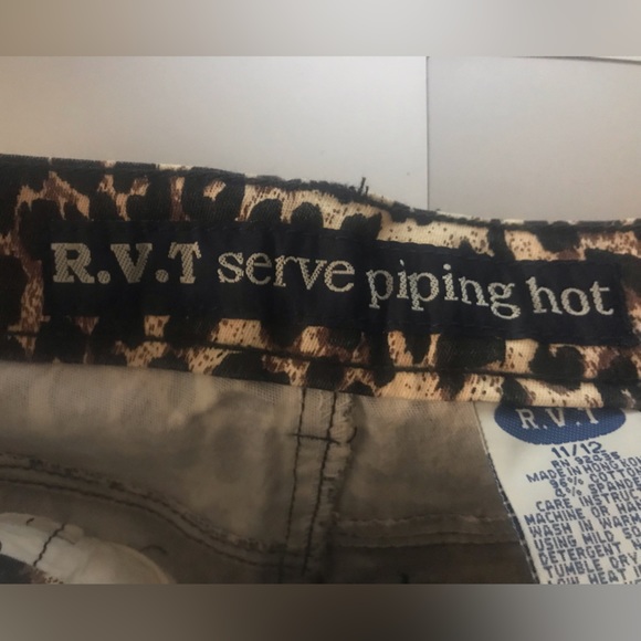 VINTAGE 90s R.V.T. SERVE PIPING HOT ANIMAL PRINT JEAN - Picture 4 of 5